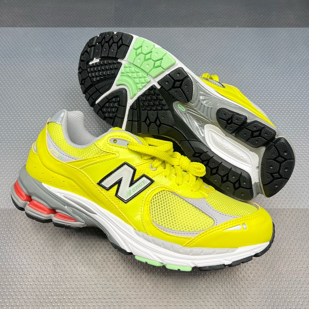 Men’s New Balance 2002r